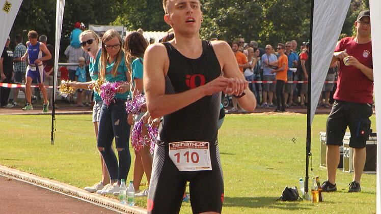 Lokalmatador Simon Kandler im Ziel. Er belegte Platz 8 bei über 150 Einzelstartern.