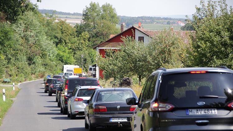 Von der Rastanlage Steigerwald wurde der Verkehr durch  Weingartsgreuth gelotst.  Foto: Andreas Dorsch