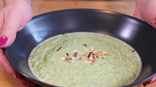 teller-brokkoli-creme-suppe.jpg