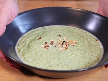 teller-brokkoli-creme-suppe.jpg
