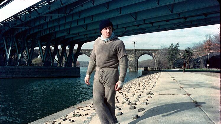Rocky (Sylvester Stallone) bereitet sich mit einem harten Training auf seinen gro&szlig;en Kampf vor.