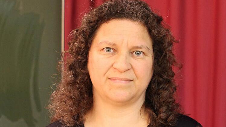 Gabriele Heller, Rektorin: "Es schlagen zwei Herzen in meiner Brust. Der Vorschlag für die Friedensdank-Grundschule Meeder kam von mir und den habe ich am Anfang auch befürwortet. Aber als ich gesehen habe wie viel Begeisterung und Mühe die Schülerinnen in ihre Rolle als Anna B. Eckstein gesteckt haben, bin ich inzwischen auch für diesen Namen."