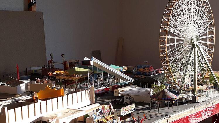 Gesamtansicht mit 52 Zentimeter hohem Riesenrad. Foto: privat
