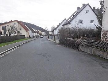 Die Baukosten explodieren. Trotz dreimaliger Ausschreibung liegt das wirtschaftlichste Angebot bei der Sanierung der Gartenstraße noch über 60 Prozent über der ursprünglichen Preiskalkulation. Mit Zähneknirschen stimmte das Gremium der Vergabe zu.  Foto: Veronika Schadeck