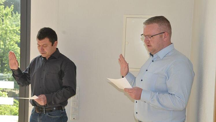 Den Eid abgelegt: Zweiter Bürgermeister Christoph Göttel (rechts) und Dritter Bürgermeister Sebastian Bock (beide FW)