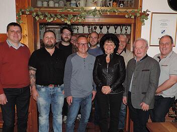 Die neue CSU-Vorstandschaft von Rauhenebrach mit Vorsitzendem Alexander Leicht (links), Fraktionsvorsitzendem Günther Geiling (zweiter von rechts) und Kreisrätin Monika Weinbeer (Vierte von rechts). Foto Helmut Kistner