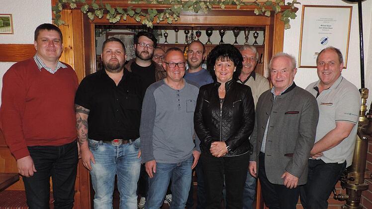 Die neue CSU-Vorstandschaft von Rauhenebrach mit Vorsitzendem Alexander Leicht (links), Fraktionsvorsitzendem Günther Geiling (zweiter von rechts) und Kreisrätin Monika Weinbeer (Vierte von rechts). Foto Helmut Kistner