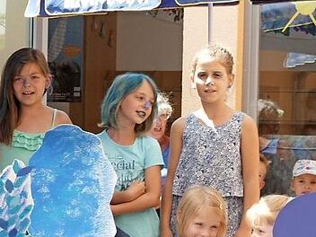 Beim Kita-Sommerfest herrschte die Farbe blau vor. Foto: Werner Reißaus