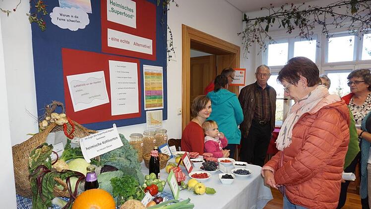 Vielfältig Informationen gab es zum Thema "Superfood" und heimische  Alternativen wurden aufgezeigt. Marion Eckert