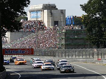 Der legend&auml;re Kurs rund um die alte Steintrib&uuml;ne am Dutzendteich in N&uuml;rnberg lockt allj&auml;hrlich die Massen an. Foto: ikmedia