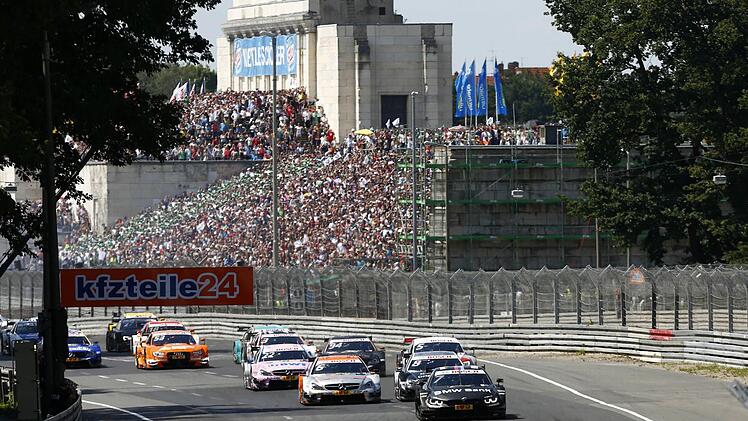 Der legend&auml;re Kurs rund um die alte Steintrib&uuml;ne am Dutzendteich in N&uuml;rnberg lockt allj&auml;hrlich die Massen an. Foto: ikmedia
