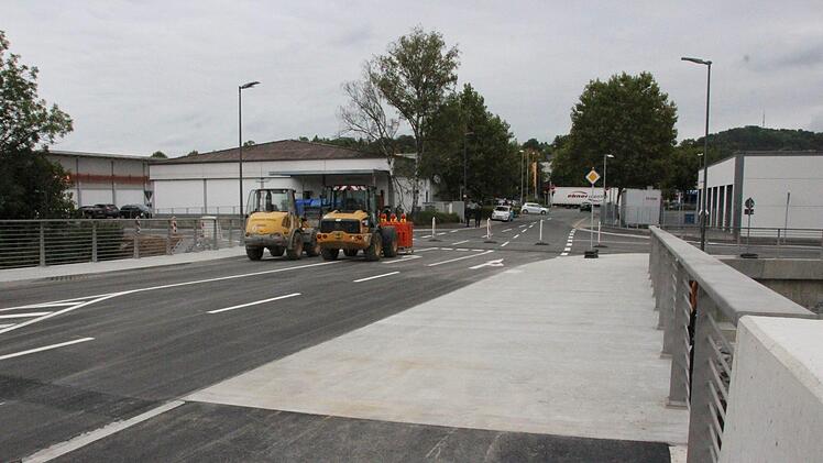 Mit 25 Metern Länge spannt sich die neue Brücke über die Itz. Foto: Ulrike Nauer