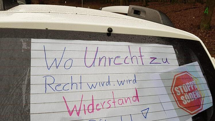 Banner prangten auf den Heckscheiben. Foto: Susanne Will