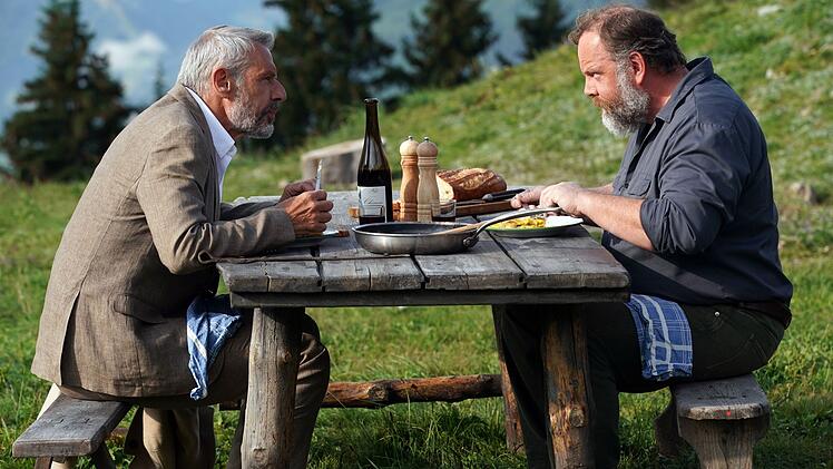 Vincent (Lambert Wilson, links) lernt von Pierre (Grégory Gadebois), die "einfachen Dinge" im Leben zu schätzen.