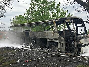 Brennender Reisebus auf der A3 Foto: News5/Grundmann