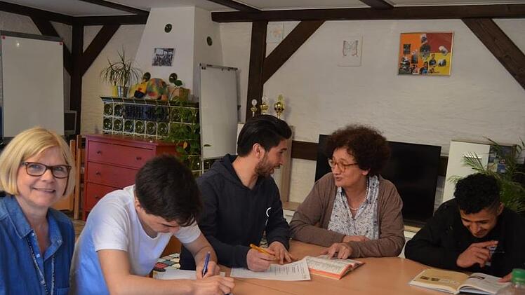 Auch der Spaß kommt beim gemeinsamen Lernen in der Wohngruppe nicht zu kurz.  Foto: Larissa Händel