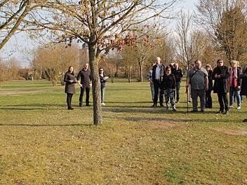 In diesem Bereich des Etzelskirchener Friedhofs sollen Baumbestattungen möglich werden.  Fotos: Andreas Dorsch