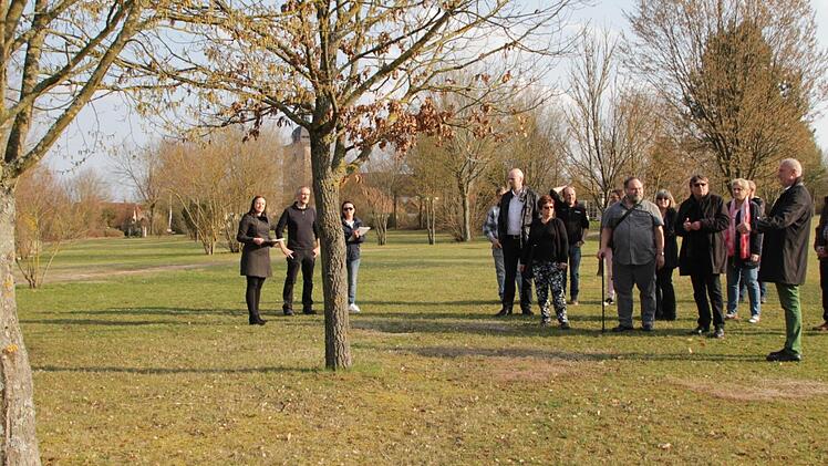 In diesem Bereich des Etzelskirchener Friedhofs sollen Baumbestattungen möglich werden.  Fotos: Andreas Dorsch