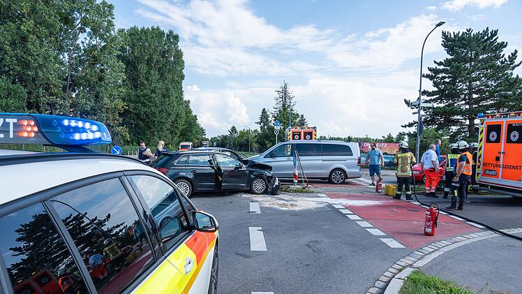 Bamberg: Autos bei Unfall gegeneinander geschleudert