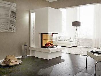 Ein moderner Kachelofen, Heizkamin oder Kaminofen bietet alle Möglichkeiten, ein Haus energietechnisch auf den neuesten Stand zu bringen. Foto: PR