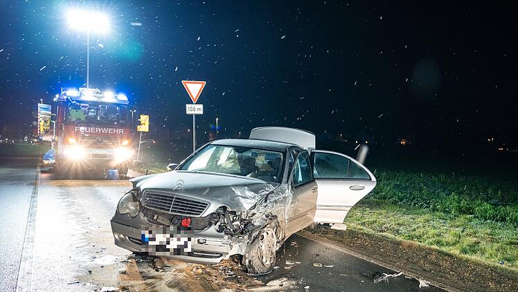 T&ouml;dlicher Unfall bei Hirschaid: Autofahrerin stirbt nach Frontalzusammensto&szlig;