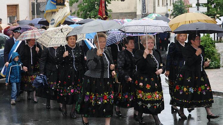 Diese Pinzbergerinnen trotzten dem Regen.