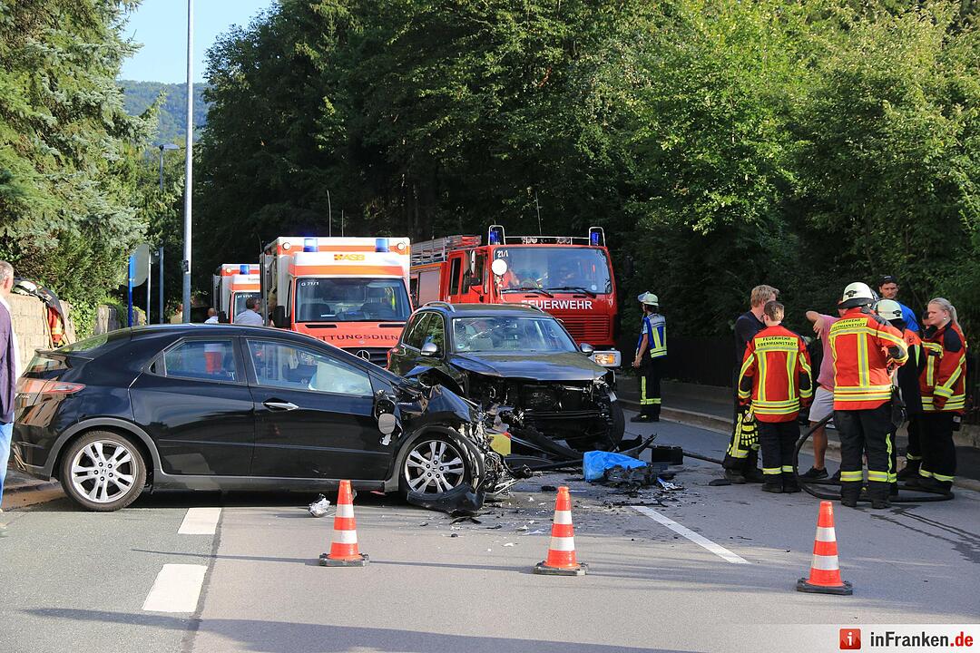 Auto übersehen: Zwei Verletzte bei Unfall in Ebermannstadt