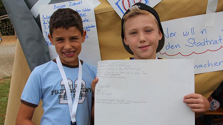 Tom und Lars wollen Stadtrat und Oberbürgermeister werden.