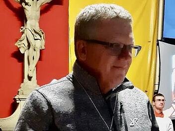 Jürgen Kolb wurde für 25 Jahre „Retzbachwall“ geehrt.