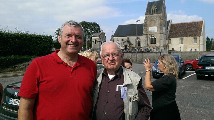 Mit der Reise in die Vergangenheit wurde neue Wege für die Zukunft geebnet: Bürgermeister Jürgen Hennemann (links) und der Autor Michel Lefèvre haben ihre Ideen ausgetauscht, um Ebern und das Städtchen Argentan miteinander zu verknüpfen. Fotos: privat