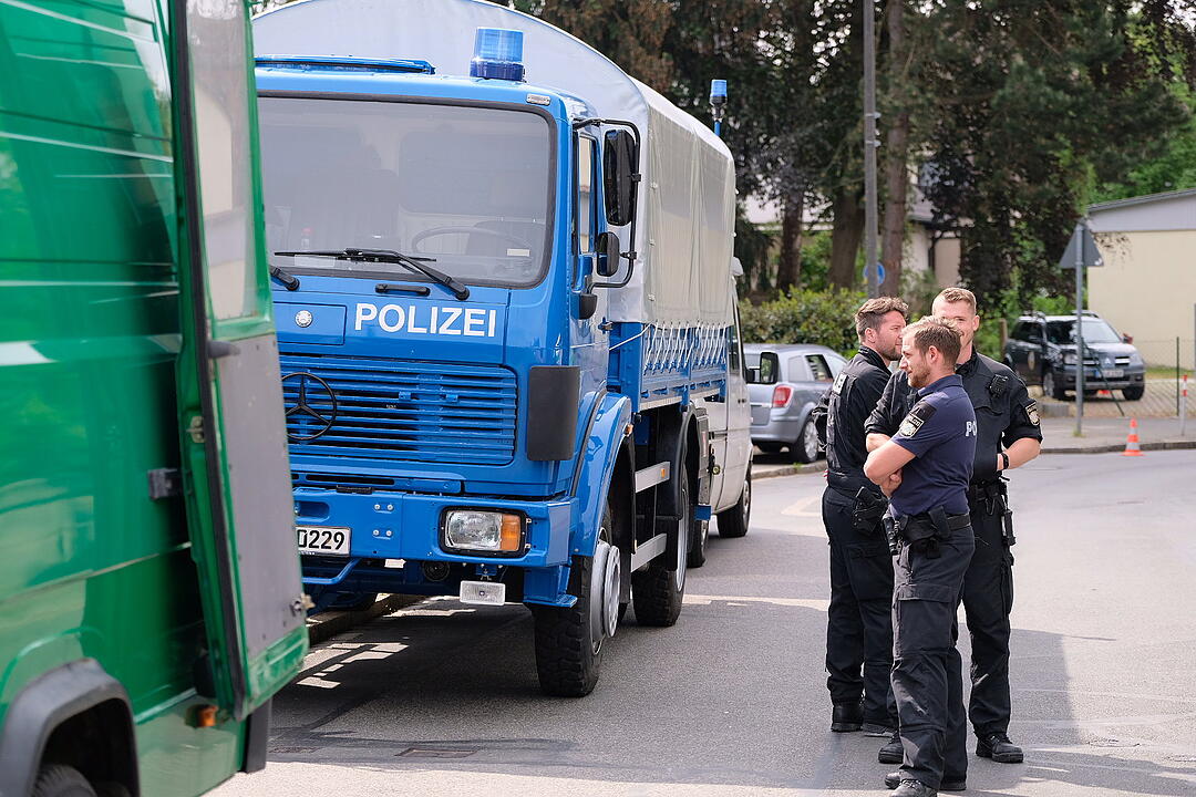 Postbotin Heidi D. seit 2013 verschwunden: Polizei durchsucht mit Leichenspürhunden ihr Haus