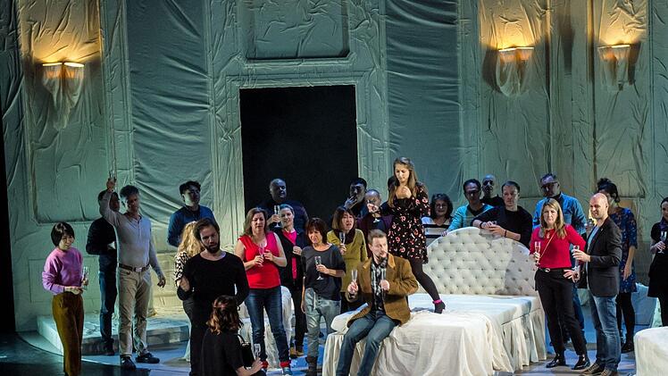 Proben-Impressionen: Die Operette "die Fledermaus" von Johann Strauß feiert am 9. November Premiere am Landestheater Coburg.Foto: Jochen Berger