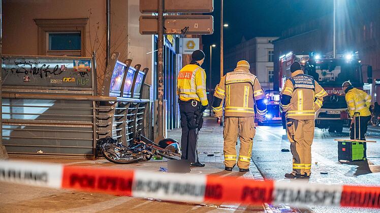 Bamberg: Radler wird von Auto erfasst - Fahrerin flüchtet