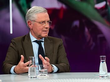 CDU-Au&szlig;enpolitiker Norbert R&ouml;ttgen h&auml;lt den Deal zwischen den USA und dem Iran f&uuml;r eine "strategische Niederlage der Vereinigten Staaten".