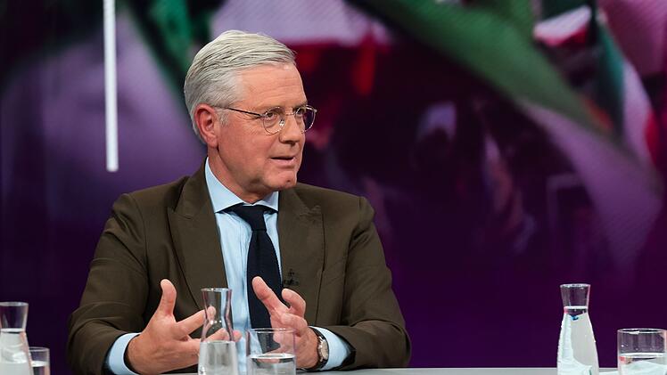 CDU-Au&szlig;enpolitiker Norbert R&ouml;ttgen h&auml;lt den Deal zwischen den USA und dem Iran f&uuml;r eine "strategische Niederlage der Vereinigten Staaten".