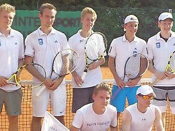 So Sehen Sieger aus: Im Bild die erfolgreiche Herren-Mannschaft der Coburger Turnerschaft, sitzend (von links): Lars Jauernig und Thomas Wittig; stehend: Christian Jauernig, Jakub Jirovsky, Thomas Bürhaus, Simon Klimm und Toni Scherl; nicht auf dem Bild: Jan Fuka und Konstantin Tobisch-Haupt.