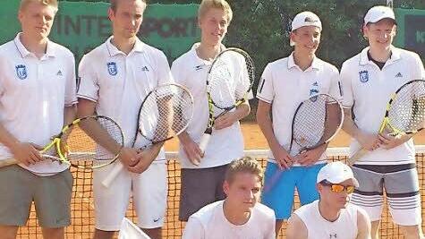 So Sehen Sieger aus: Im Bild die erfolgreiche Herren-Mannschaft der Coburger Turnerschaft, sitzend (von links): Lars Jauernig und Thomas Wittig; stehend: Christian Jauernig, Jakub Jirovsky, Thomas Bürhaus, Simon Klimm und Toni Scherl; nicht auf dem Bild: Jan Fuka und Konstantin Tobisch-Haupt.