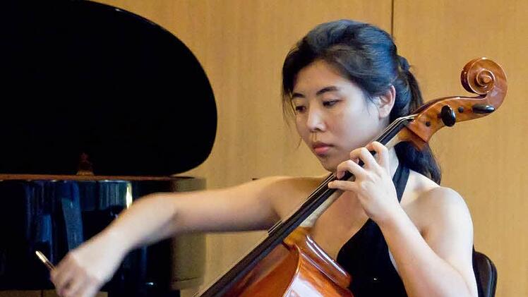 Ying Wang beeindruckte in Neustadt als Cello-Solistin.Foto: Jochen Berger