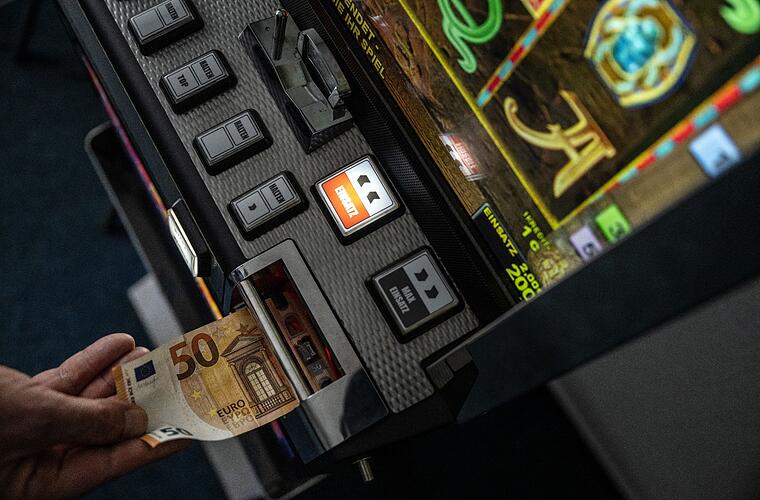 Wiesentheid: Eskalation am Spielautomaten - Gast will nicht gehen und greift Imbiss-Inhaber an