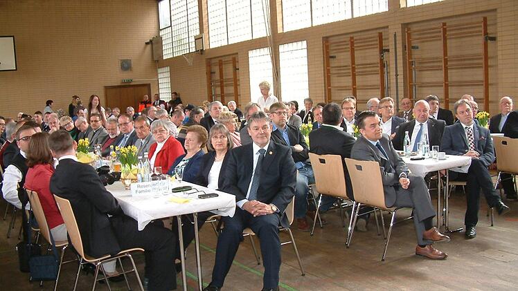 Viele kommunalpolitische Wegbegleiter von Gerhard Wunder sowie zahlreiche Bürger hatten sich eingefunden.