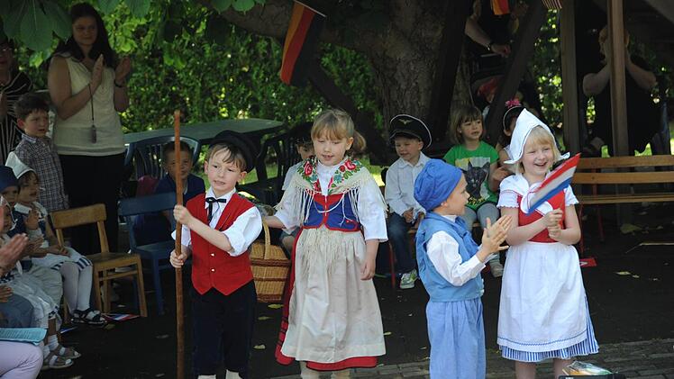 Durch viele fremde Länder führte die Weltreise der beiden Kinder. Foto: privat