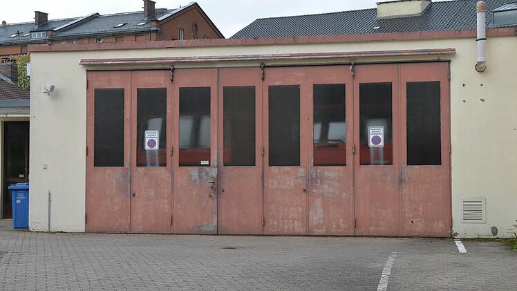 Sichtbar in die Jahre gekommen: die alte Halle der Wunderburger Feuerwehr in der Kapellenstraße.