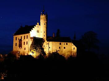 Was kann sich die Gemeinde unterhalb der Burg Gößweinstein (Bild) leisten? Foto: Caroline Noak via inFrankenPix