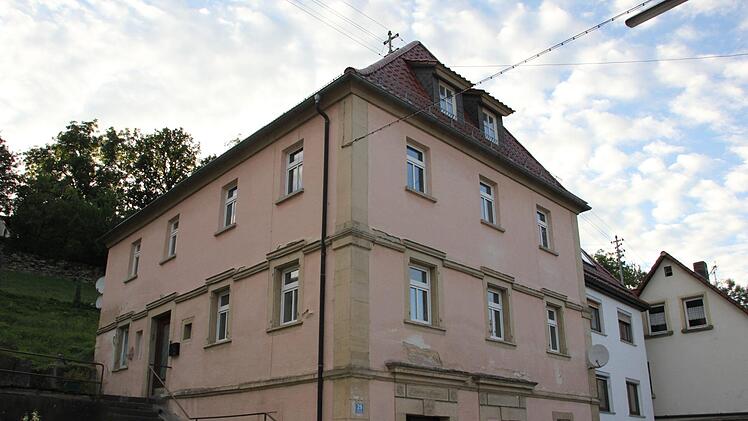 Das Anwesen Hauptstraße 29 soll nun mithilfe von Förderungen saniert werden. Im Gebäude sollen Wohnungen entstehen.Veronika Schadeck