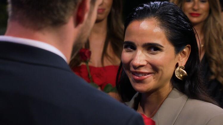 Single-Frau Seyma wechselt nach dem Gruppendate die Seiten.