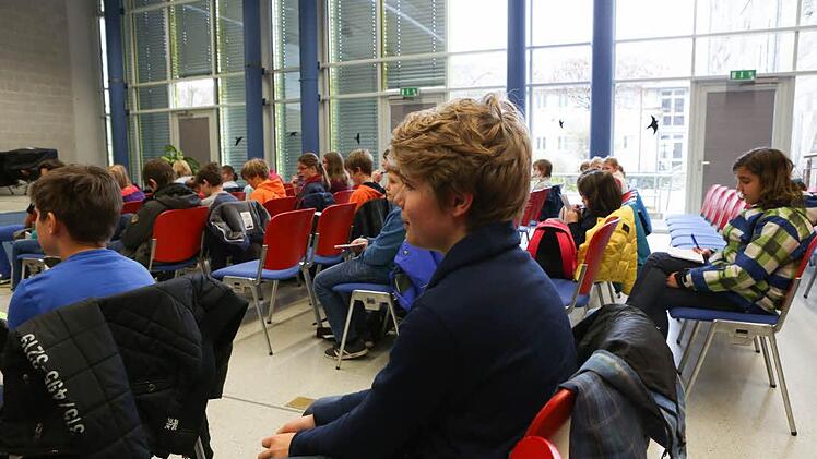 "Suchen und finden im Internet" - darum ging es in der Kinder-Uni-Vorlesung von Andreas Henrich. Foto: Barbara Herbst