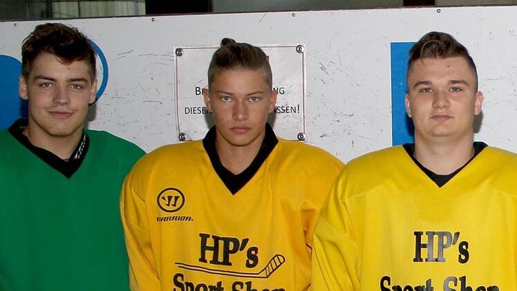 Sechs letztjährige Jugendspieler trainieren nun bei der Ersten Mannschaft der Haßfurter "Hawks" mit und sollen langsam an die Landesliga herangeführt werden, von links Philipp Müller, Christian Schad, Tobias Hertwich.