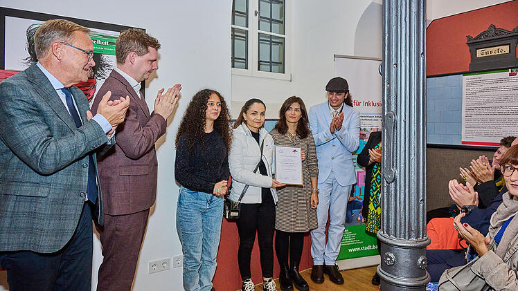 Bamberg: Iranerinnen für mutiges Handeln ausgezeichnet - Initiativgruppe erhält Preis für Zivilcourage