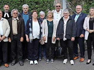 Die Jubilare der Silbernen und Goldenen Konfirmation: (v.l.) Pfarrerin Sonja von Aschein, Bernd Schneider, Pfarrer Jürgen Blechschmidt, Werner Treiber, Rudi Steinert, Petra Treiber, geb. Schmitt, Christina Häfner, geb. Wöhner, Claudia Seifert, geb...
