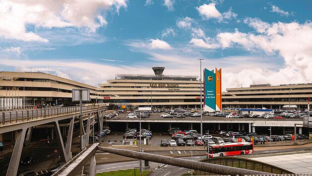 Parken am Flughafen: Enorme Ersparnis durch fr&uuml;hzeitige Online-Buchung m&ouml;glich - Flughafen K&ouml;ln-Bonn